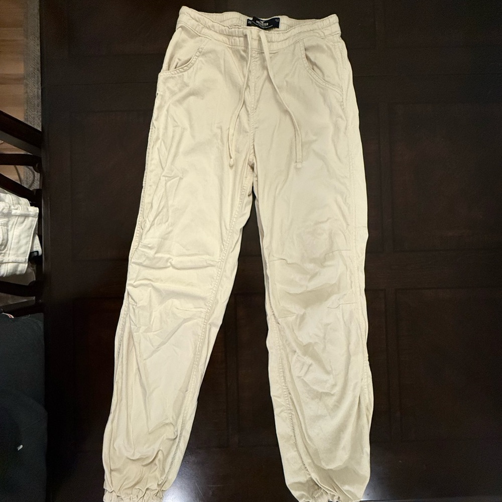 Hollister Women's Cream Cropped Baggy Pants